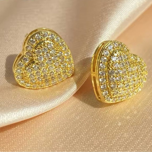 14k Gold plated Diamond Heart Stud Glittering Stud - Picture 1 of 4
